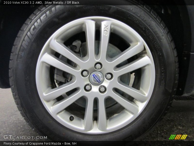 Silver Metallic / Off Black 2010 Volvo XC90 3.2 AWD
