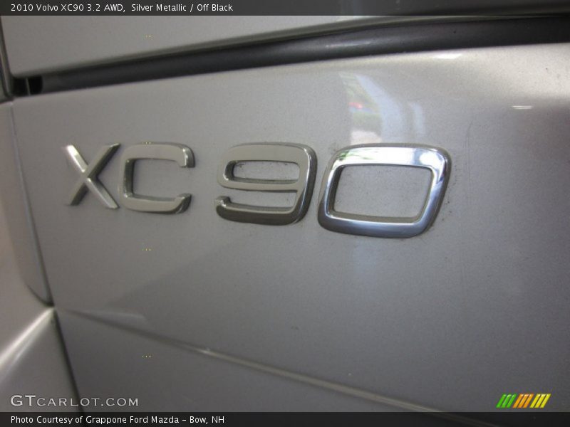 Silver Metallic / Off Black 2010 Volvo XC90 3.2 AWD