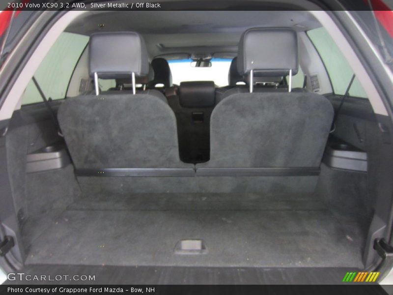 Silver Metallic / Off Black 2010 Volvo XC90 3.2 AWD
