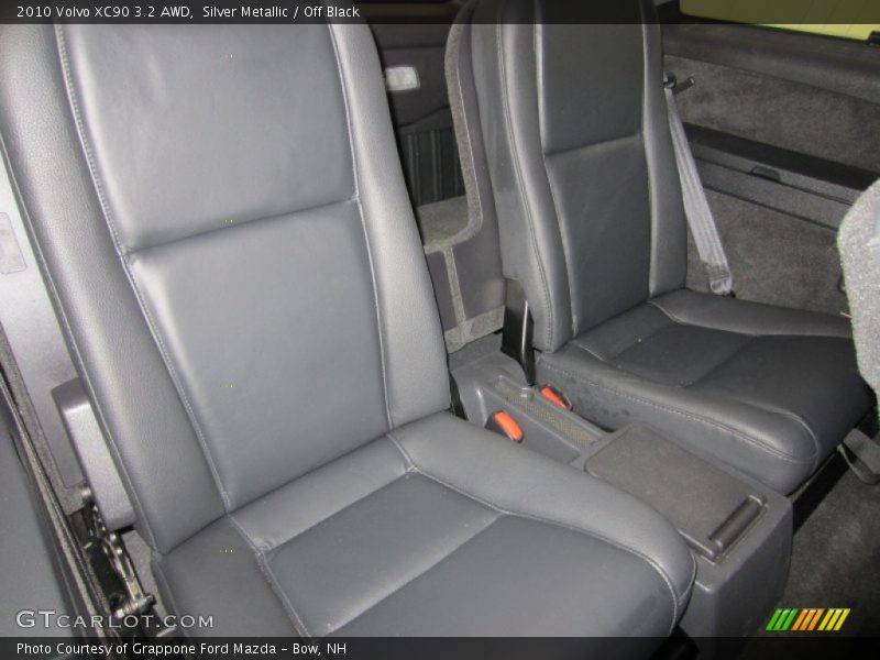 Silver Metallic / Off Black 2010 Volvo XC90 3.2 AWD