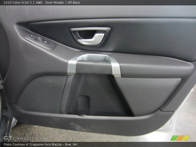 Silver Metallic / Off Black 2010 Volvo XC90 3.2 AWD