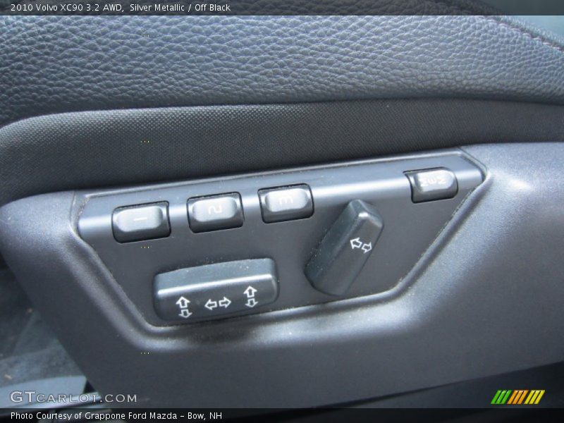 Silver Metallic / Off Black 2010 Volvo XC90 3.2 AWD
