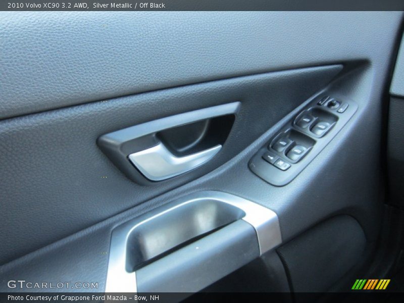 Silver Metallic / Off Black 2010 Volvo XC90 3.2 AWD