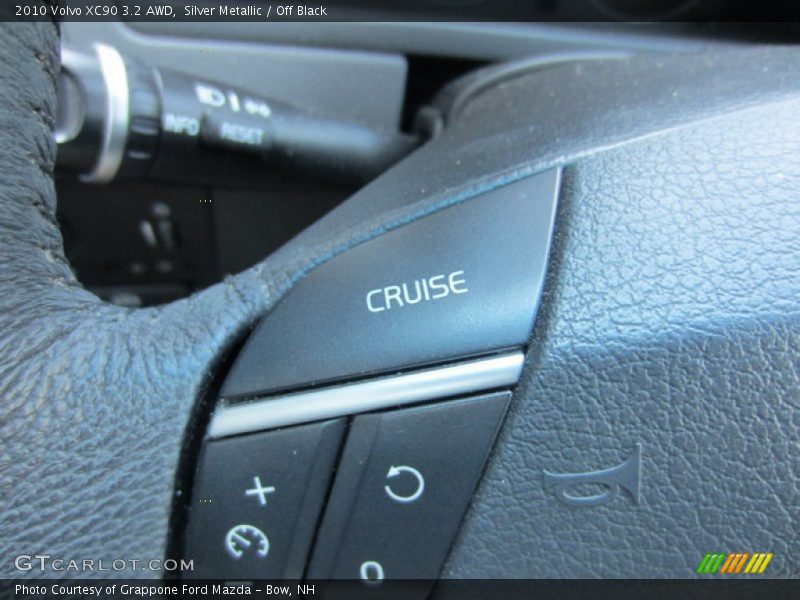 Silver Metallic / Off Black 2010 Volvo XC90 3.2 AWD