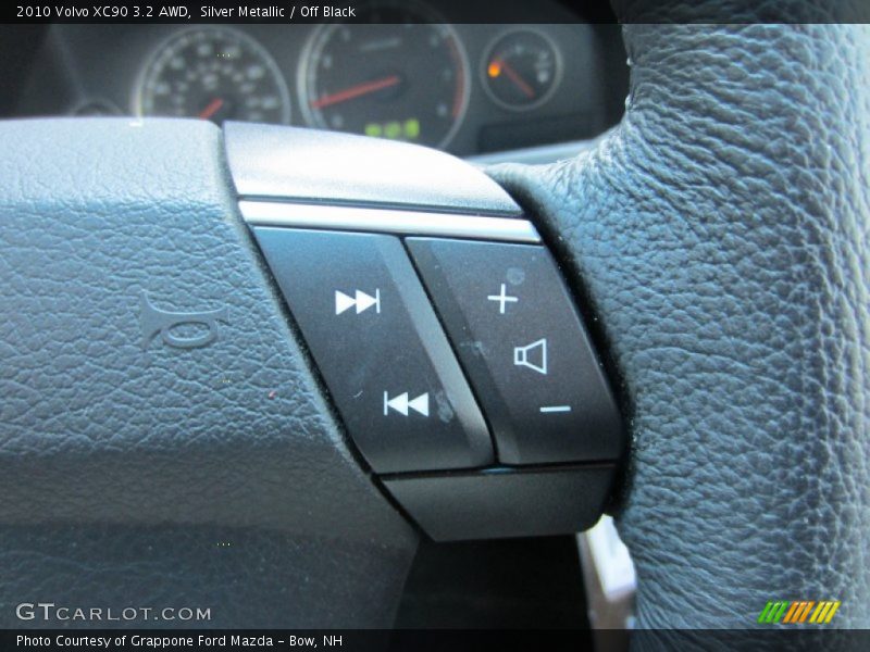 Silver Metallic / Off Black 2010 Volvo XC90 3.2 AWD