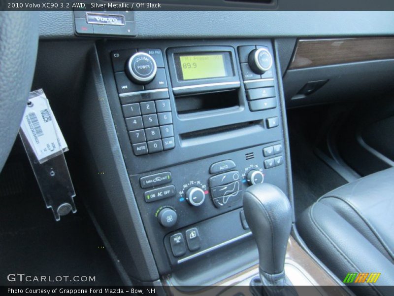 Silver Metallic / Off Black 2010 Volvo XC90 3.2 AWD
