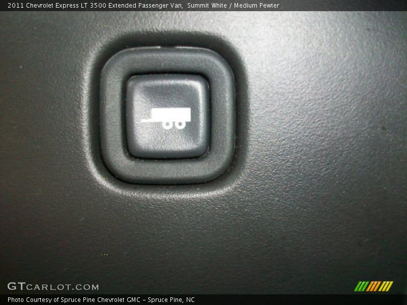 Summit White / Medium Pewter 2011 Chevrolet Express LT 3500 Extended Passenger Van