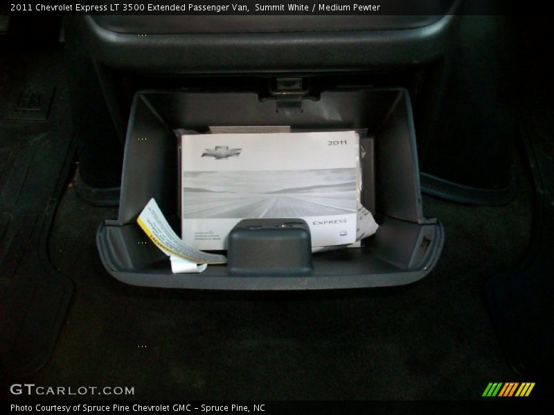 Summit White / Medium Pewter 2011 Chevrolet Express LT 3500 Extended Passenger Van