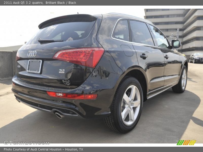 Brilliant Black / Black 2011 Audi Q5 3.2 quattro