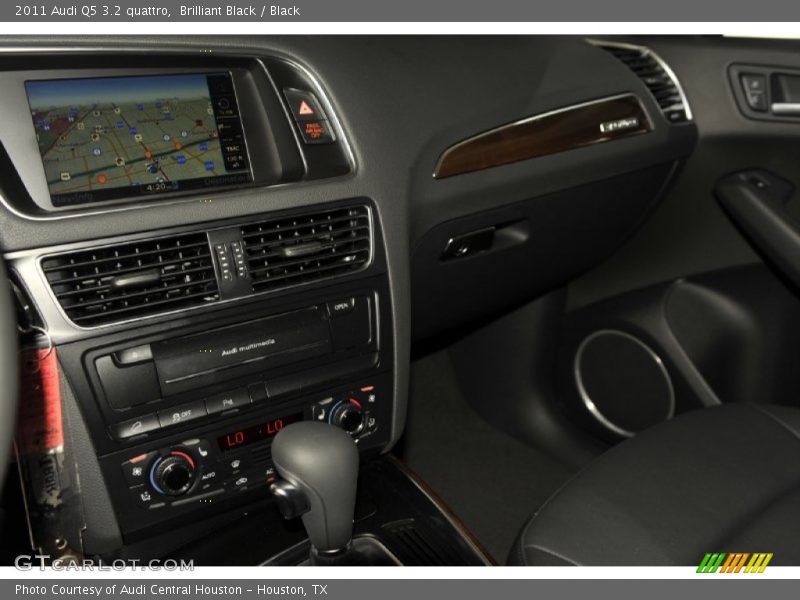 Brilliant Black / Black 2011 Audi Q5 3.2 quattro
