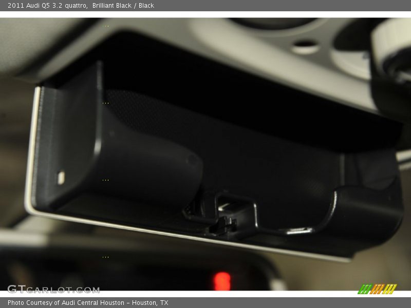 Brilliant Black / Black 2011 Audi Q5 3.2 quattro