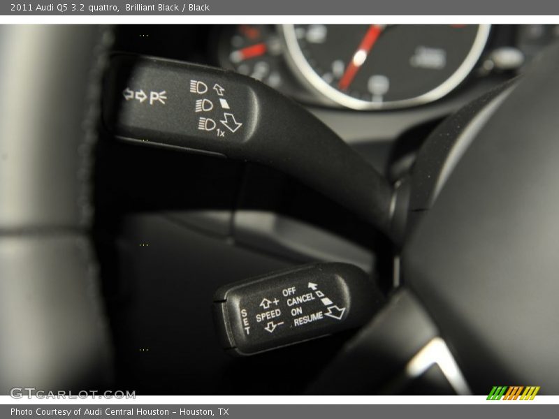 Brilliant Black / Black 2011 Audi Q5 3.2 quattro