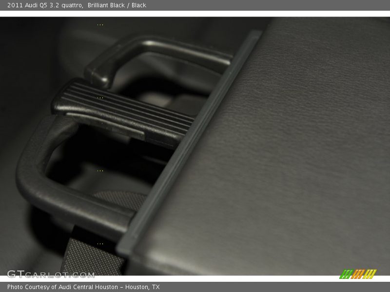 Brilliant Black / Black 2011 Audi Q5 3.2 quattro