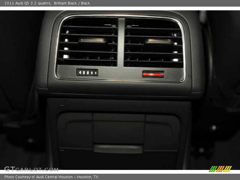 Brilliant Black / Black 2011 Audi Q5 3.2 quattro