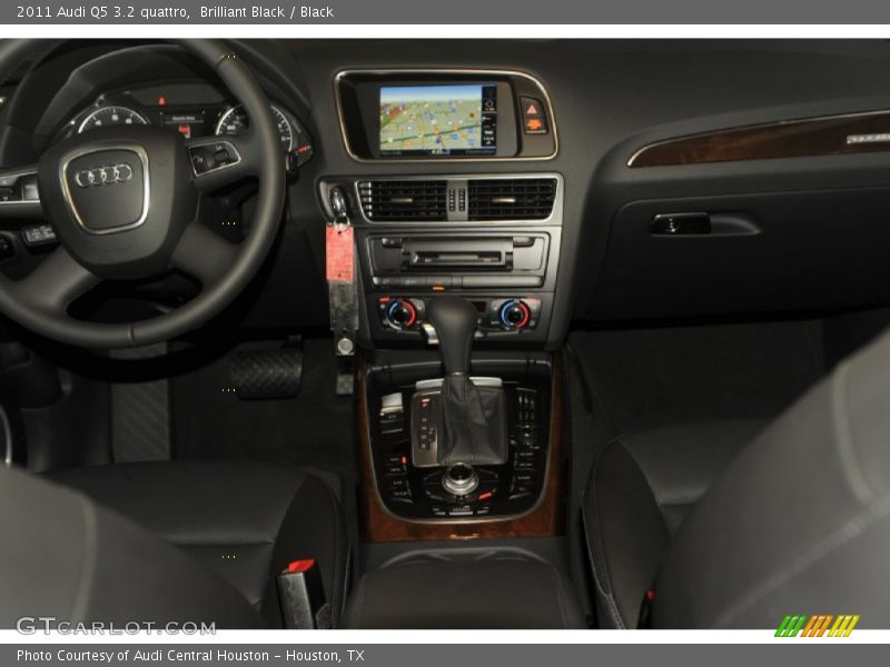 Brilliant Black / Black 2011 Audi Q5 3.2 quattro