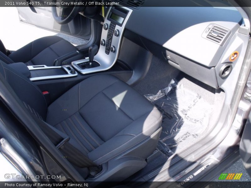 Titanium Grey Metallic / Off Black Leather 2011 Volvo S40 T5