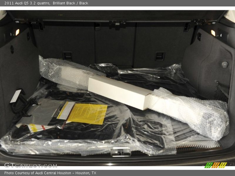 Brilliant Black / Black 2011 Audi Q5 3.2 quattro