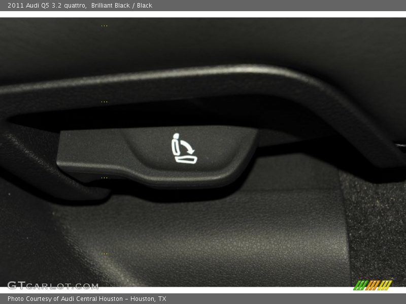 Brilliant Black / Black 2011 Audi Q5 3.2 quattro