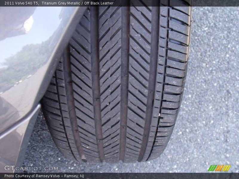 Titanium Grey Metallic / Off Black Leather 2011 Volvo S40 T5