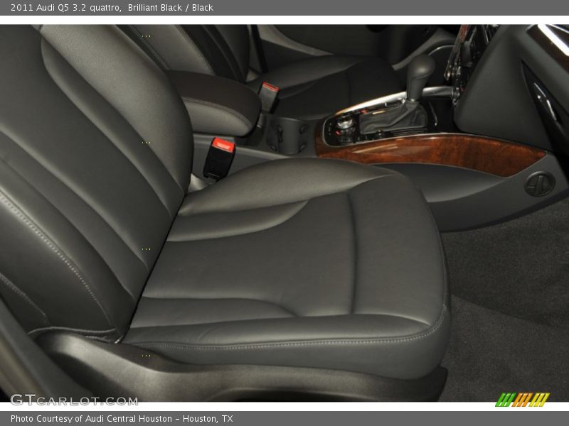 Brilliant Black / Black 2011 Audi Q5 3.2 quattro
