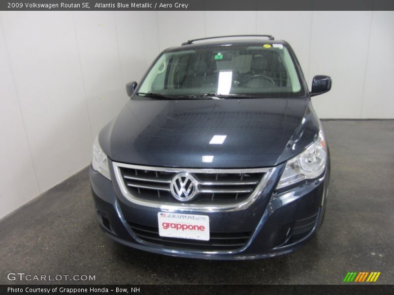 Atlantis Blue Metallic / Aero Grey 2009 Volkswagen Routan SE