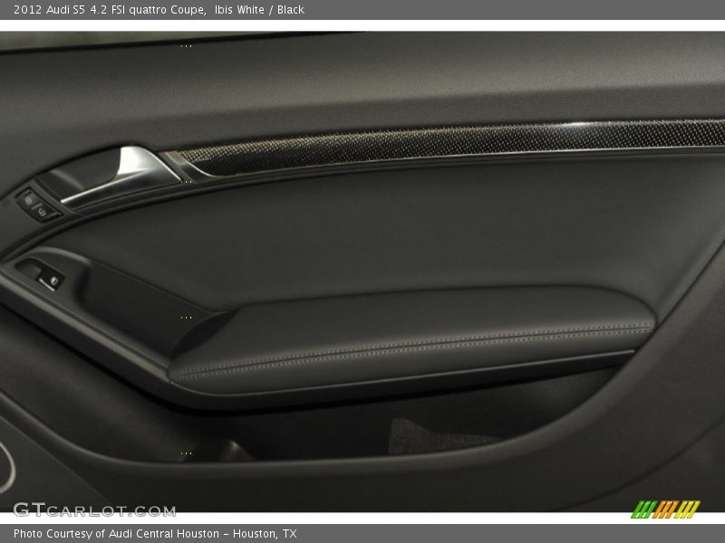 Ibis White / Black 2012 Audi S5 4.2 FSI quattro Coupe