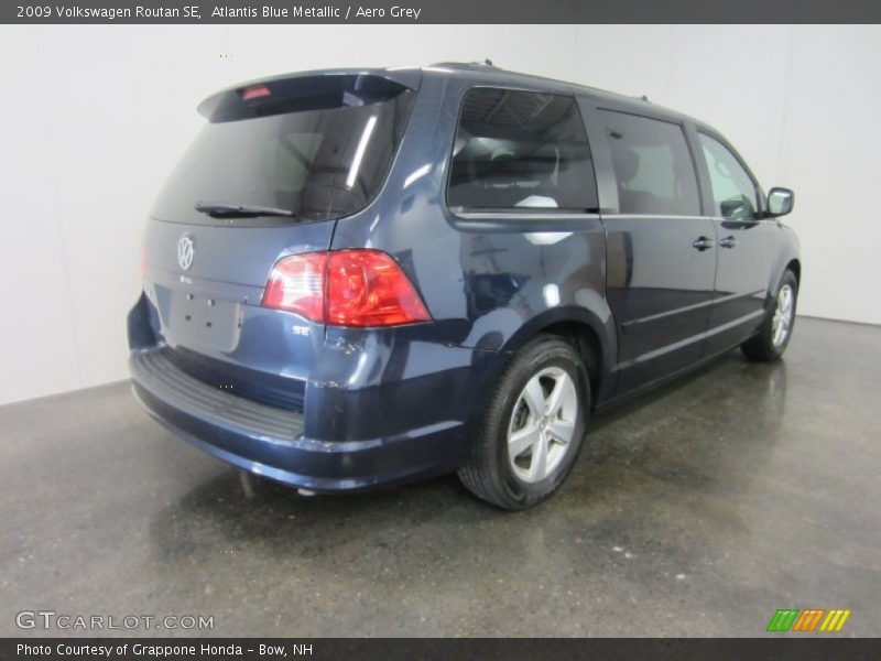 Atlantis Blue Metallic / Aero Grey 2009 Volkswagen Routan SE