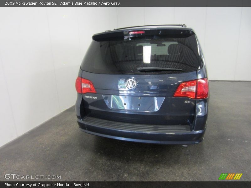 Atlantis Blue Metallic / Aero Grey 2009 Volkswagen Routan SE