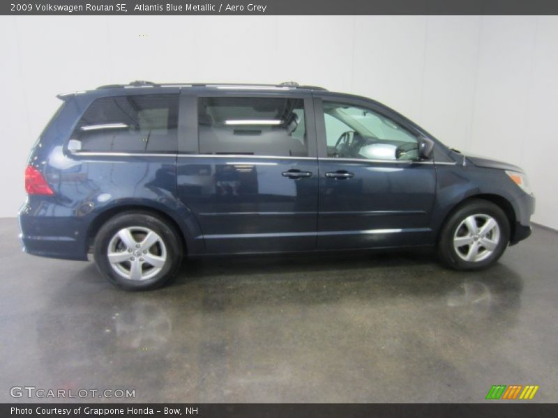 Atlantis Blue Metallic / Aero Grey 2009 Volkswagen Routan SE