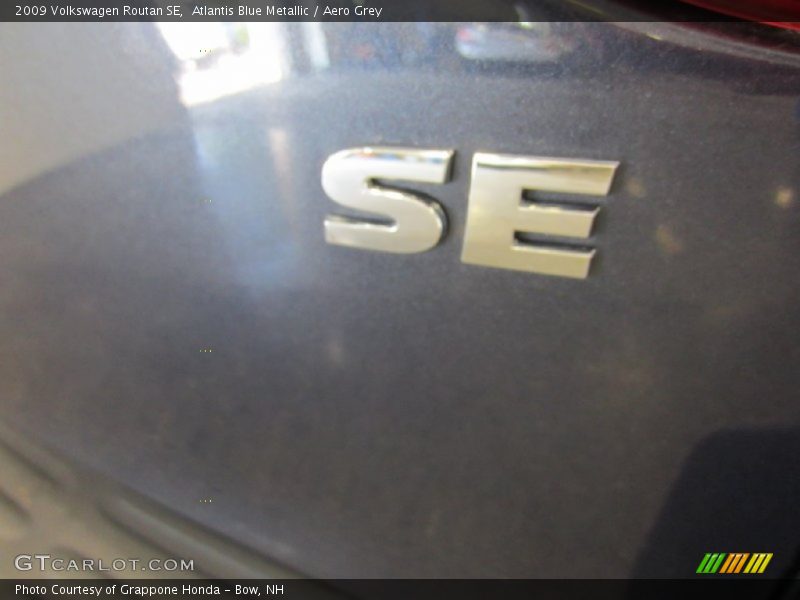 Atlantis Blue Metallic / Aero Grey 2009 Volkswagen Routan SE