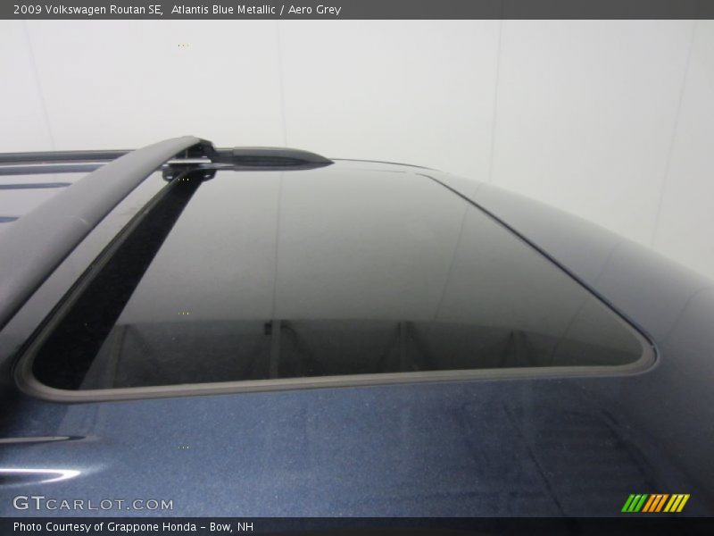 Atlantis Blue Metallic / Aero Grey 2009 Volkswagen Routan SE