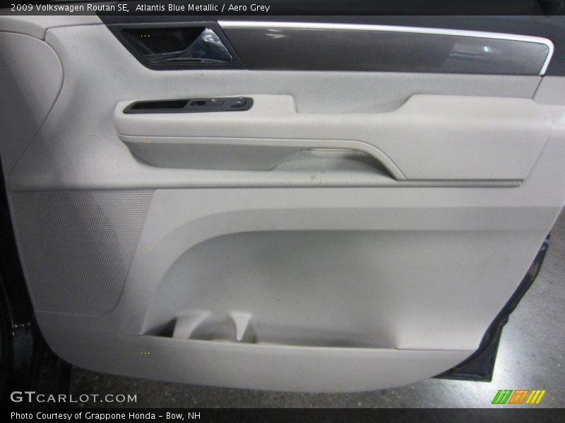 Atlantis Blue Metallic / Aero Grey 2009 Volkswagen Routan SE