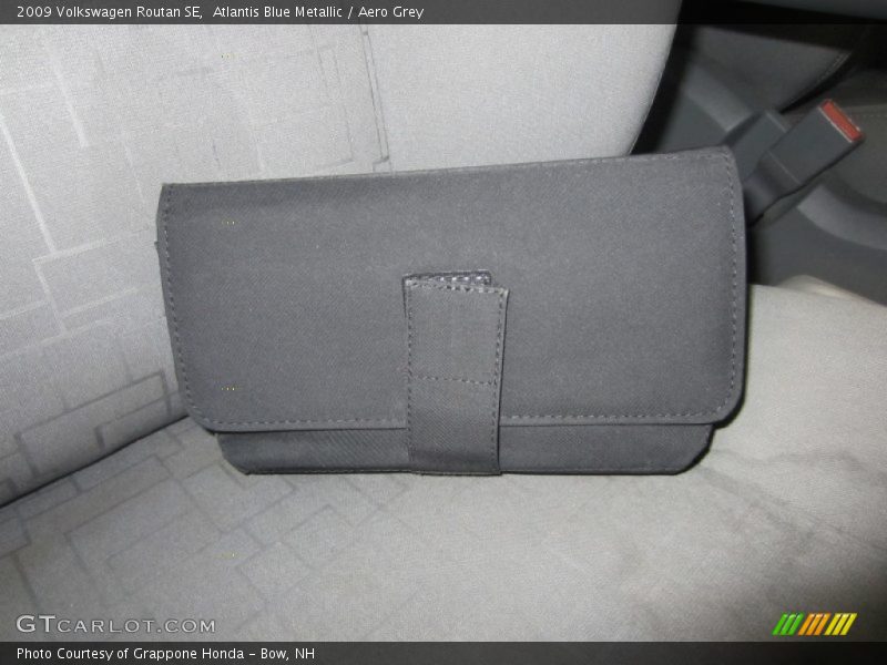 Atlantis Blue Metallic / Aero Grey 2009 Volkswagen Routan SE