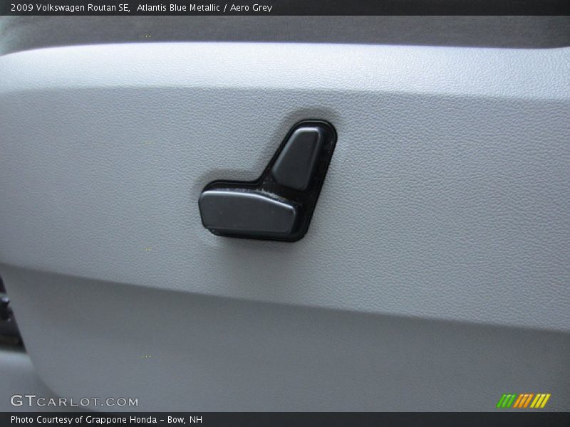Atlantis Blue Metallic / Aero Grey 2009 Volkswagen Routan SE