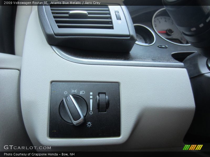 Atlantis Blue Metallic / Aero Grey 2009 Volkswagen Routan SE