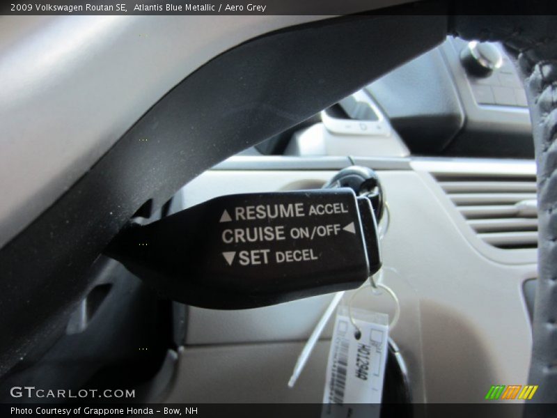 Atlantis Blue Metallic / Aero Grey 2009 Volkswagen Routan SE