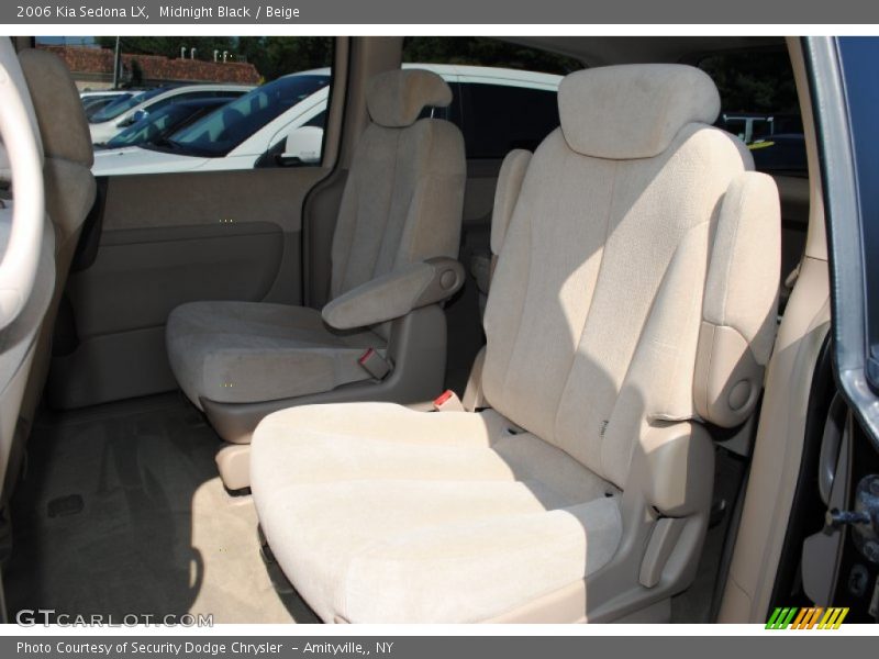 Midnight Black / Beige 2006 Kia Sedona LX