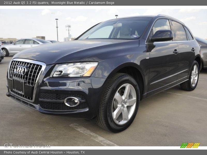 Front 3/4 View of 2012 Q5 3.2 FSI quattro