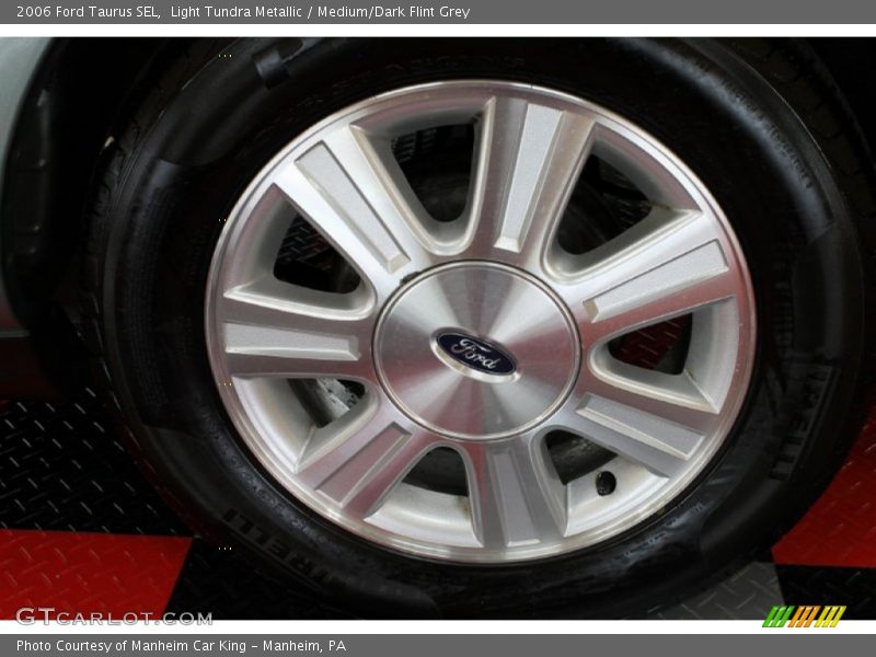 Light Tundra Metallic / Medium/Dark Flint Grey 2006 Ford Taurus SEL