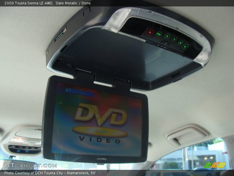 Controls of 2009 Sienna LE AWD