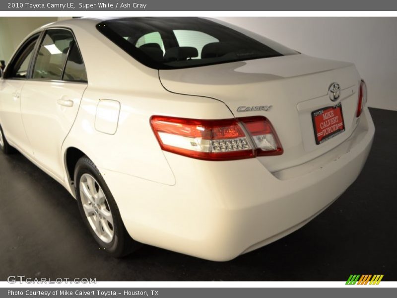 Super White / Ash Gray 2010 Toyota Camry LE