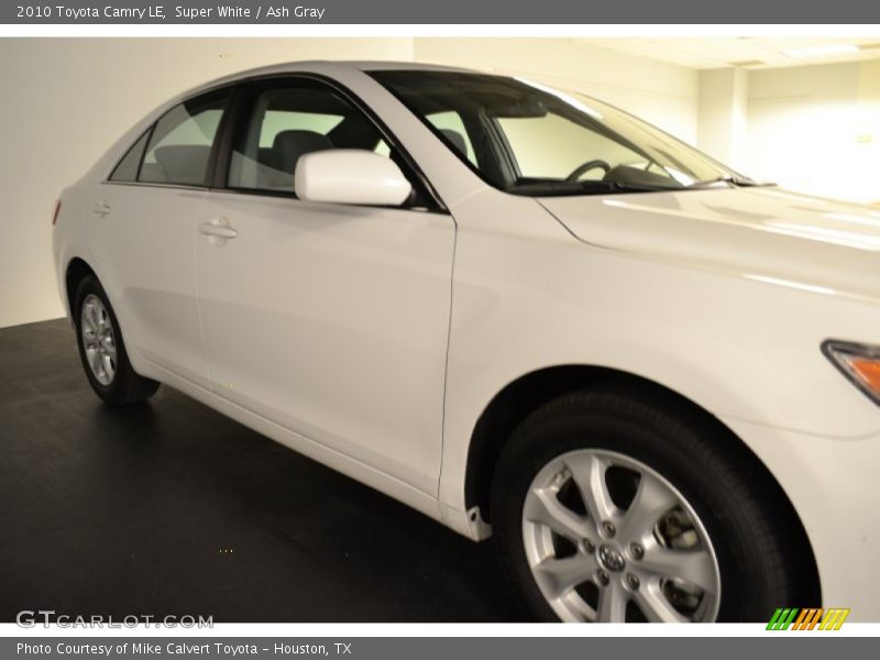 Super White / Ash Gray 2010 Toyota Camry LE