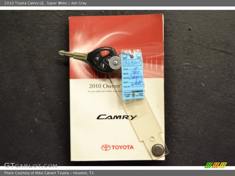 Super White / Ash Gray 2010 Toyota Camry LE