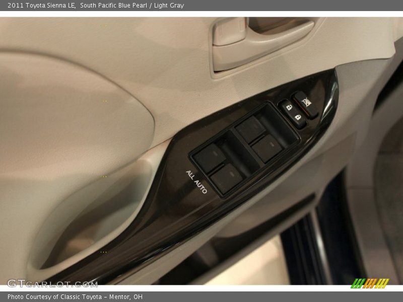 South Pacific Blue Pearl / Light Gray 2011 Toyota Sienna LE