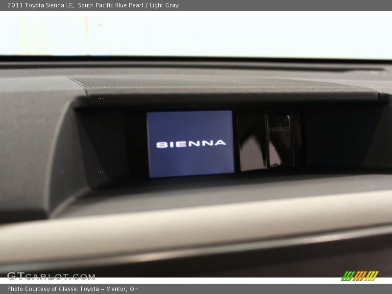 South Pacific Blue Pearl / Light Gray 2011 Toyota Sienna LE