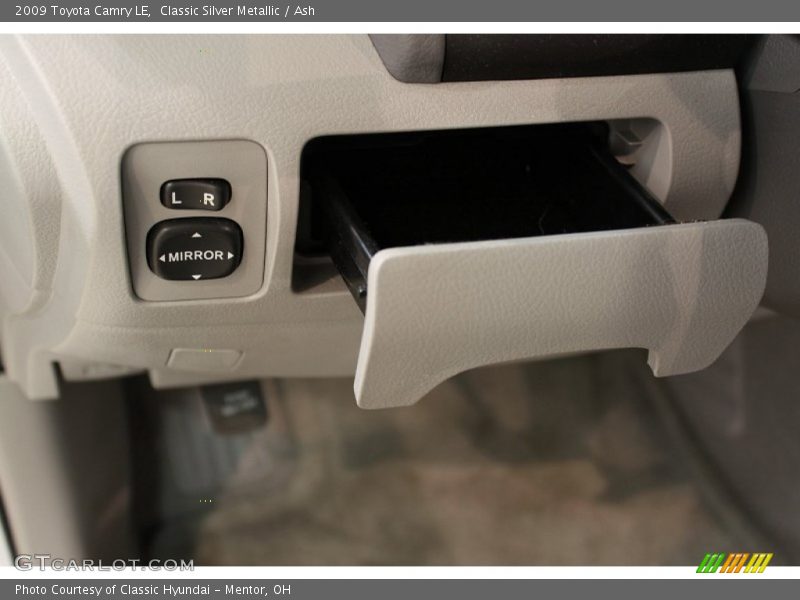 Classic Silver Metallic / Ash 2009 Toyota Camry LE
