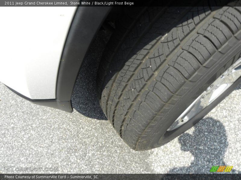 Stone White / Black/Light Frost Beige 2011 Jeep Grand Cherokee Limited