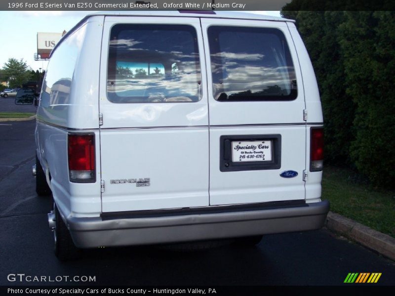 Oxford White / Medium Gray 1996 Ford E Series Van E250 Commercial Extended