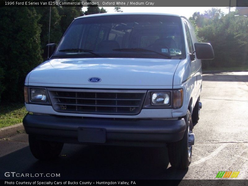 Oxford White / Medium Gray 1996 Ford E Series Van E250 Commercial Extended