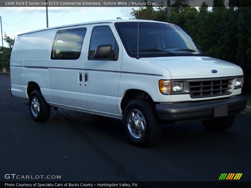 Oxford White / Medium Gray 1996 Ford E Series Van E250 Commercial Extended